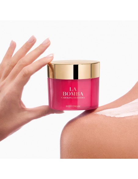 Carolina_Herrera_La_Bomba_Body_C_1785176650_1.jpg